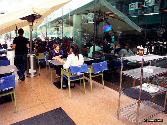 Otras mesas en la terraza  - Maldito Chef