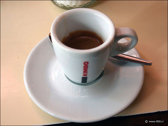 Espresso italino en la fuente de soda Valle de Oro 