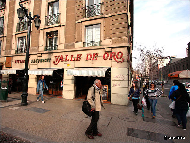 Fachada general del Valle de Oro en la Alameda con Portugal