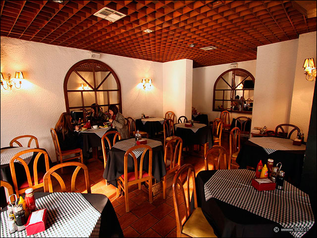 Mesas en sal�n interior