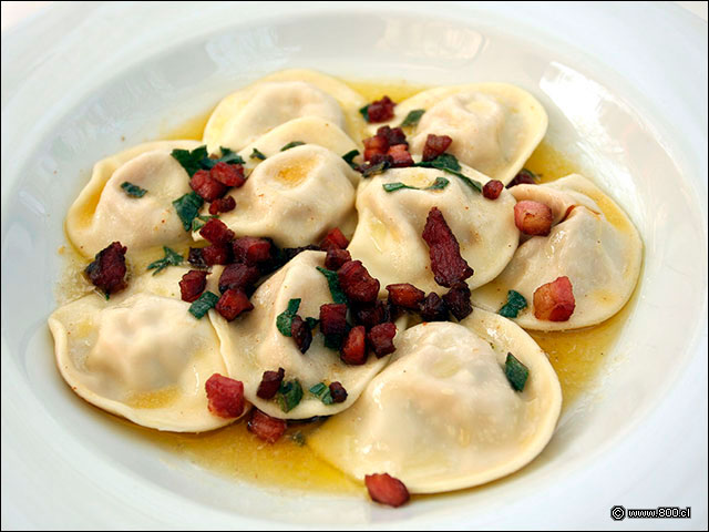 Ravioli di zucca con tocino y mantequilla - Divertimento Chileno