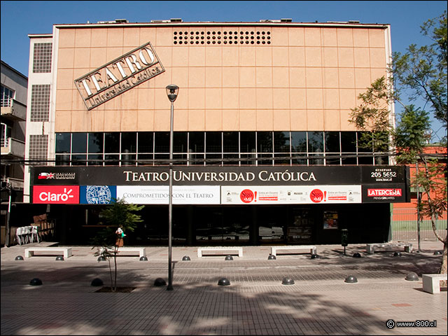 Fachada de da del Teatro UC - Teatro UC