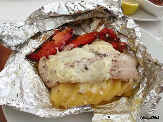 Papillote de pescado con papas y cangrejo