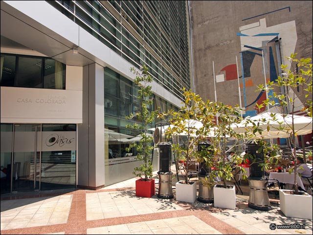 Vista desde el costado del edificio - Un Oasis Restaurant