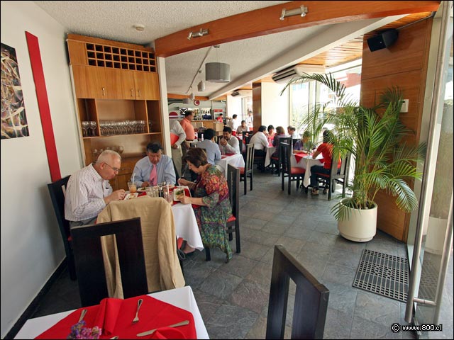 Comedor vista 2 - Un Oasis Restaurant