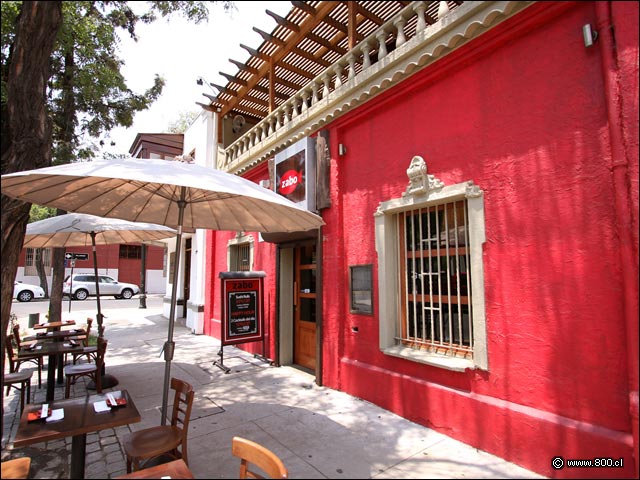 Fachada y mesas en la vereda  - Zabo (Bellavista)
