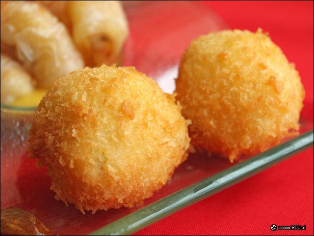 Croquetas de Camarn y Salmn en Aperitivo Thai - Un Oasis Restaurant