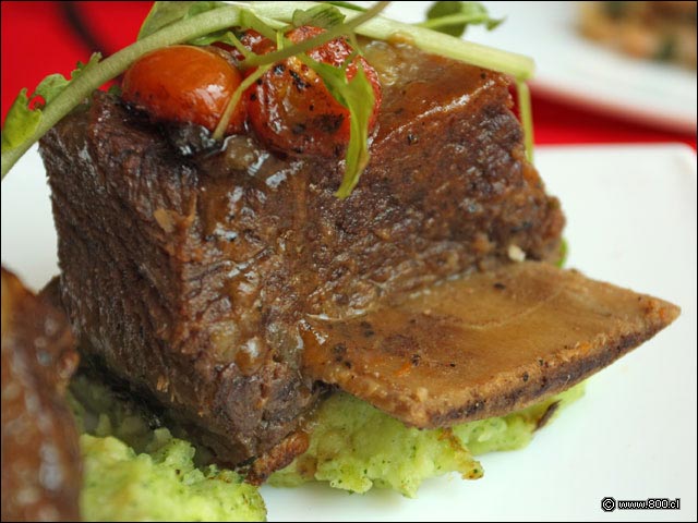 Detalle de Asado de Tira cocinado en Cerveza Negra - Un Oasis Restaurant