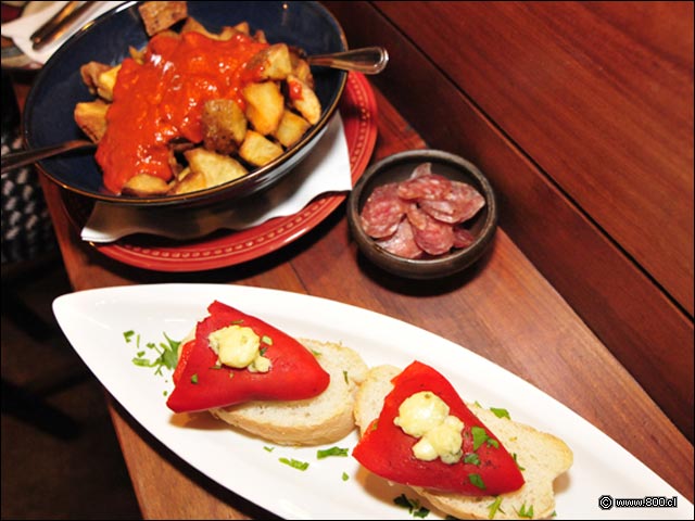 Pimientos Rellenos y Patatas Bravas - Carrer Nou