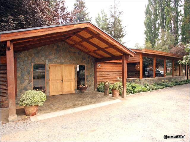 Puerta de acceso al restaurante  Fogn Del Leador - Fogn Del Leador - Chicureo