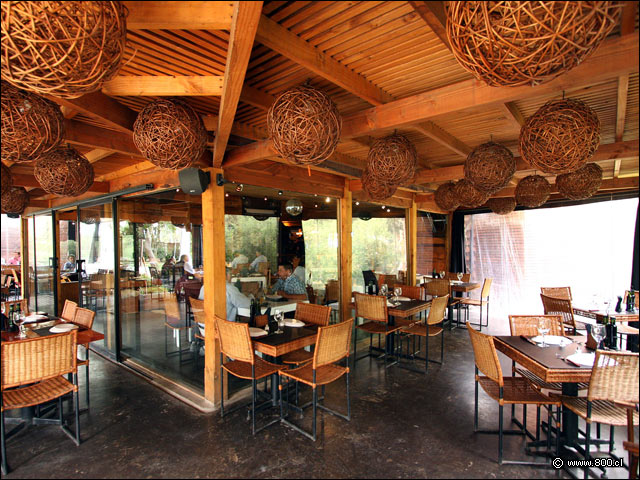 Vista de la terraza y el restaurante - Fogn Del Leador - Chicureo