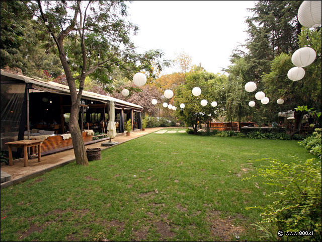 Vista del jardin y el restaurante - Fogn Del Leador - Chicureo