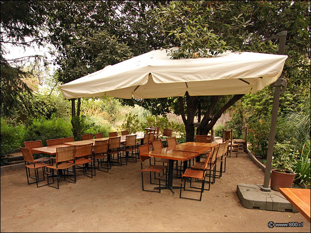 Mesas adicionales en patio exterior - Fogn Del Leador - Chicureo