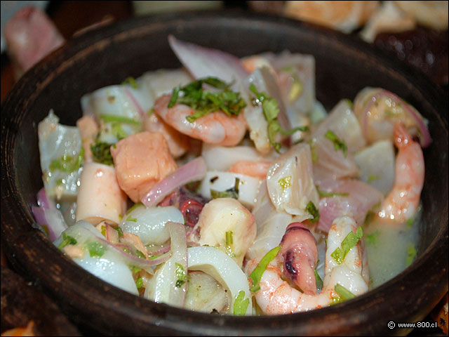Gustoso Ceviche Al Centro de La Tabla Mixta - Caleta Lastarria