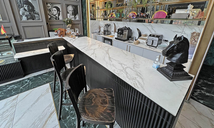 La barra y espacio interior de Musu Costanera - Musu - Casa Costanera