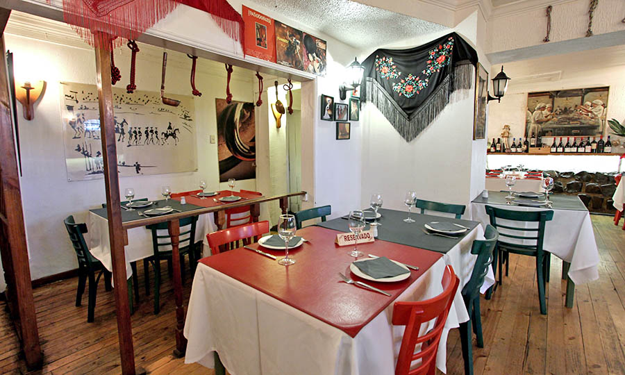 Saln interior y mesas de La Bodeguilla de Cristobal - La Bodeguilla de Cristbal