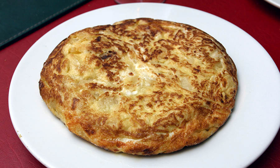 Correctísima Tortilla de papas española - La Bodeguilla de Cristóbal