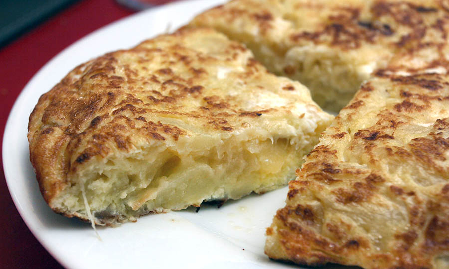 Correctsima Tortilla de papas espaola - La Bodeguilla de Cristbal