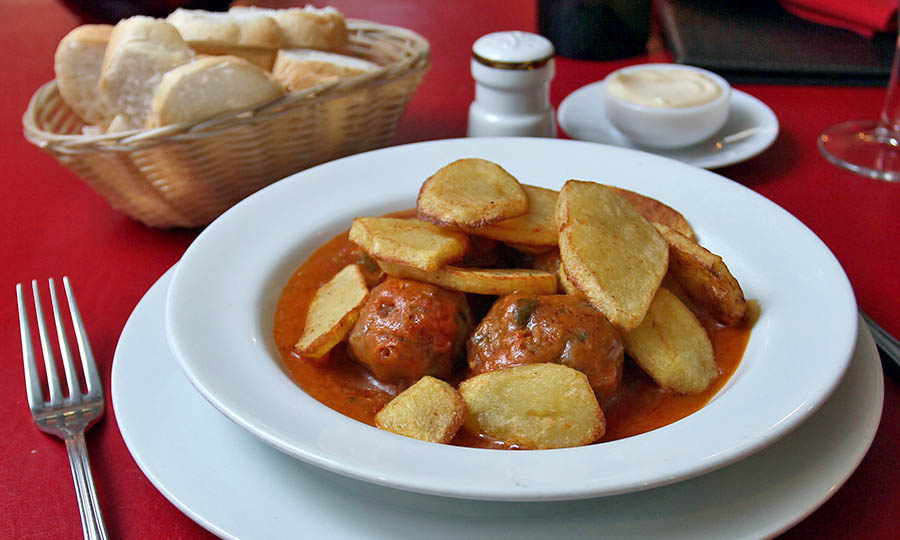Reconfortantes Albóndigas a la bilbaína - La Bodeguilla de Cristóbal