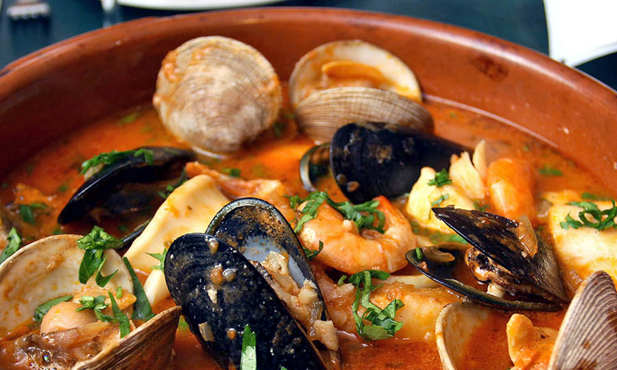 Sabrosa Cazuela espaola de Mariscos - La Bodeguilla de Cristbal