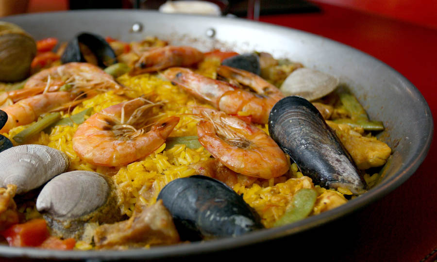 La famosa Paella de Mariscos de Cristobal - La Bodeguilla de Cristbal