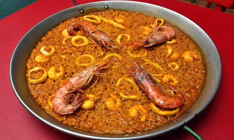 Paella de camarones de rio y calamares - La Bodeguilla de Cristóbal