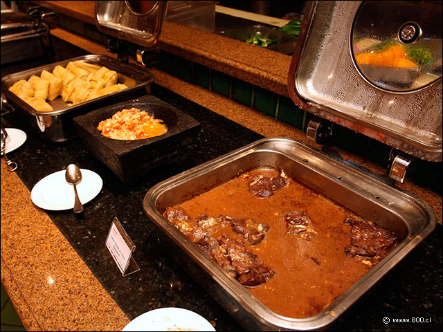 Buffet caliente en Caf Med - Caf Med Marriott