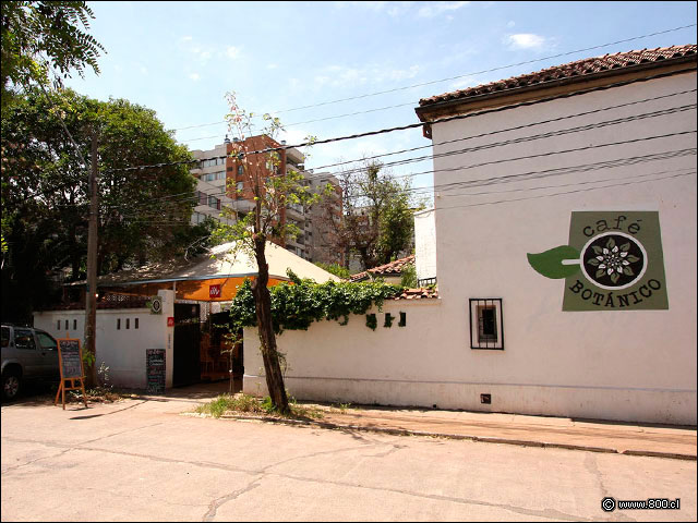 Fachada general del Caf Botnico en uoa