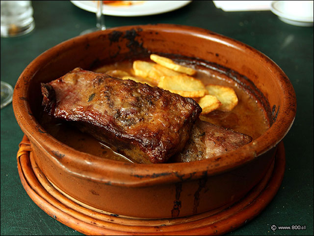 Costilla americana al horno con papas chaucha - La Bodeguilla de Cristóbal