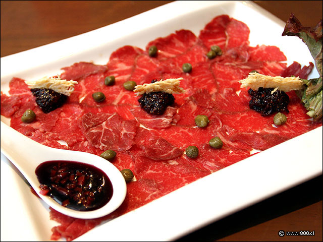 Carpaccio de Wagyu con alcaparras 