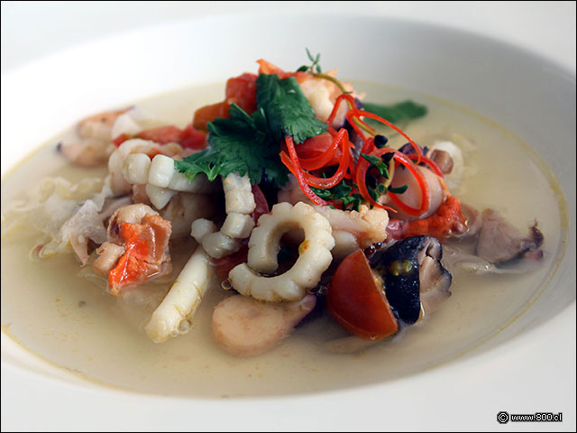 Mariscos ahumados con sopa marina - El Cid - Hotel Sheraton