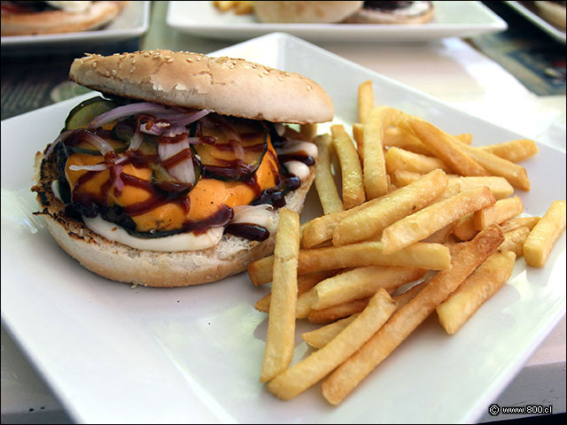 hamburguesa Cuarto Burgués, una reinvención gourmet del Cuarto de Libra con Queso - La Burguesía - Providencia