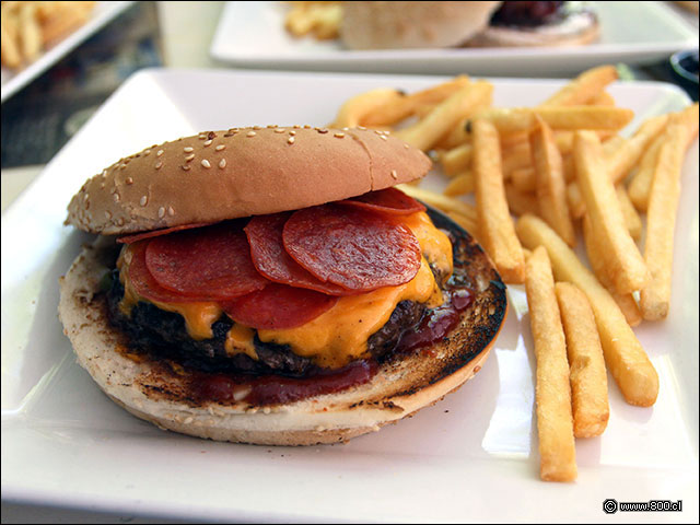 Hamburguesa Doble Pepperoni en La Burguesa - La Burguesa - Providencia