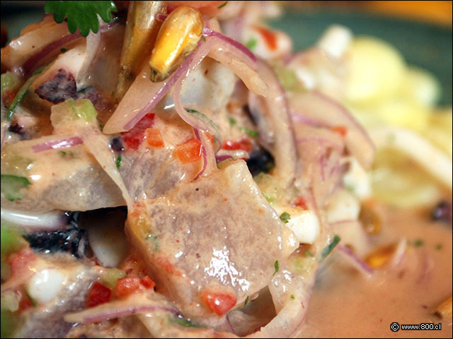 Detalle de Cebiche Galctico con leche de tigre con piure - La Mar Cebichera