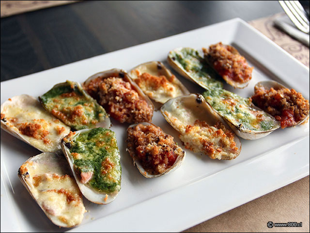 Mix de Machas, a la parmesana, con pesto y con salsa pomodoro - Barrica 94 Los Trapenses