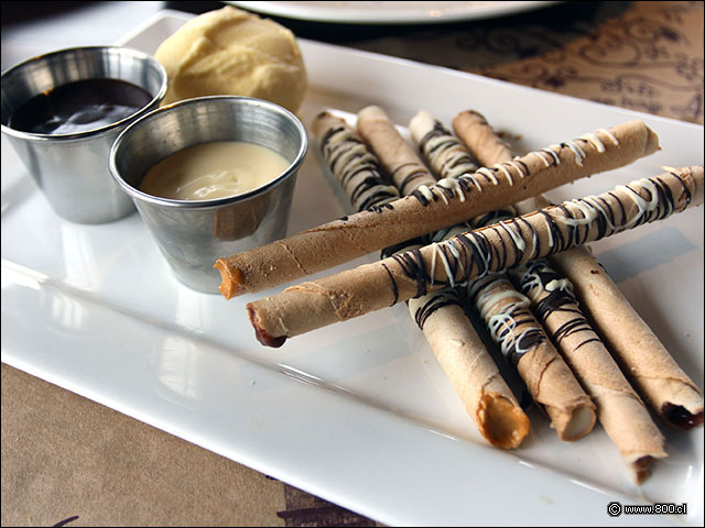 Cuchufls rellenos de manjar lcuma, crema pastelera y nutella - Barrica 94 Los Trapenses
