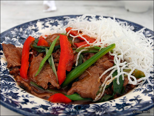 Filete Szechuan, carne salteada con pimentones y alios - Palacio Danubio Azul (PDA)