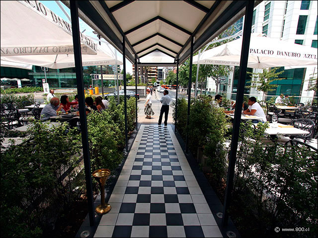 Acceso a las terrazas y al restaurante - Palacio Danubio Azul (PDA)