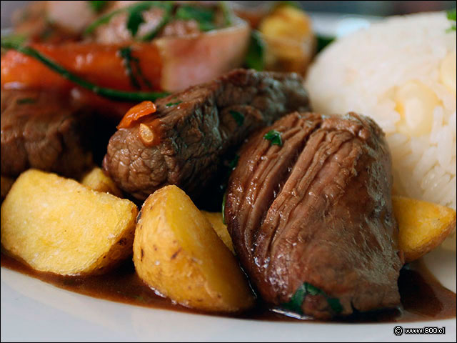 Dados de filete al dente cocinados con soya en el Lomo Saltado - Tanta - Alto Las Condes