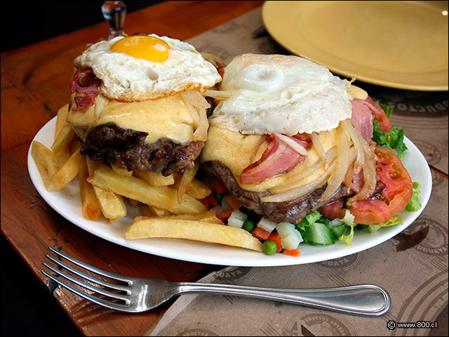 Chivito Canadiense - La Uruguaya - Providencia