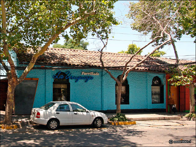 Fachada de la Parrillada La Uruguaya en Condell