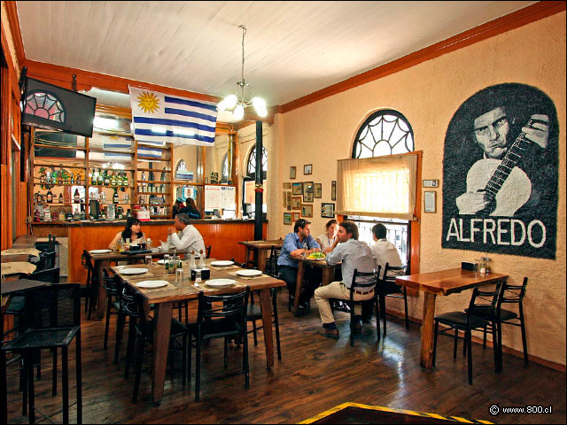 Saln en la entrada al restaurante - La Uruguaya - Providencia