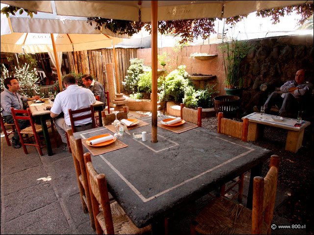 Detalle de las mesas en la terraza - El Mesn de la Patagonia