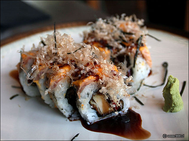 Makimono Roppongi, roll de loco apanado con verduras al chapar y bonito