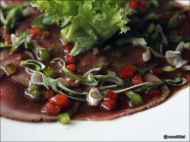 Gyutataki, cortes de carne de vacuno sellado con especies ali�adas con lim�n, jengibre y aceite de s�samo - All in One