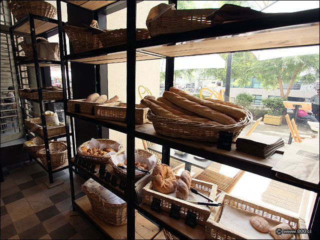 Estanter�a de panes - Le Fournil (Manuel Montt)