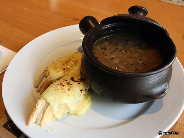 Sopa de Cebolla en Le Fournil - Le Fournil (Manuel Montt)