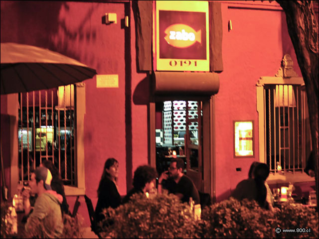 La Fachada de Zabo por la noche - Zabo (Bellavista)