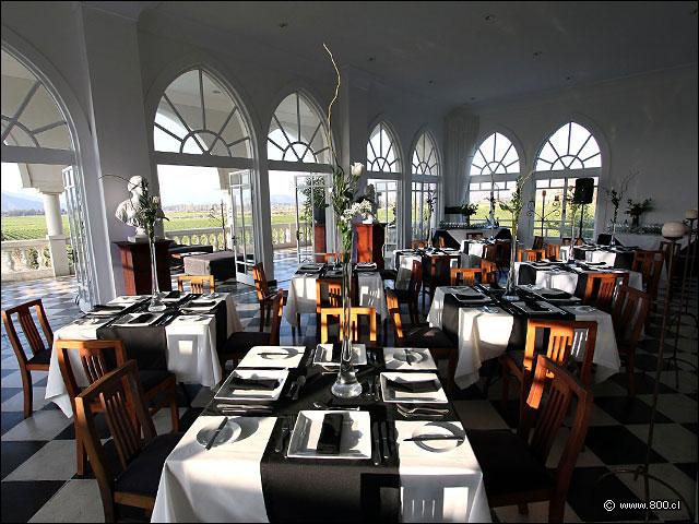 Saln principal del restaurante en el segundo nivel - Macerado - Viamar