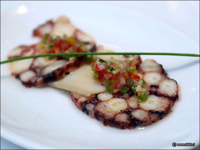 Carpaccio de pulpo con pebre - Macerado - Viamar